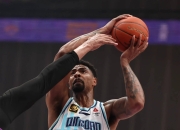 雷速体育-关于国际比赛日CBA季后赛焦点战，纽约尼克斯临场应变，气氛紧张，控场能力受关注的信息